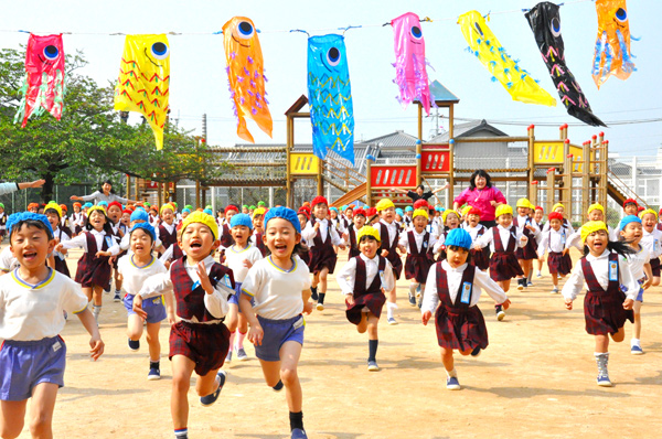 安松幼稚園の子供達は、とても元気です。